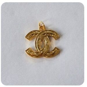 CHANEL Gold Logo Zipper Pull